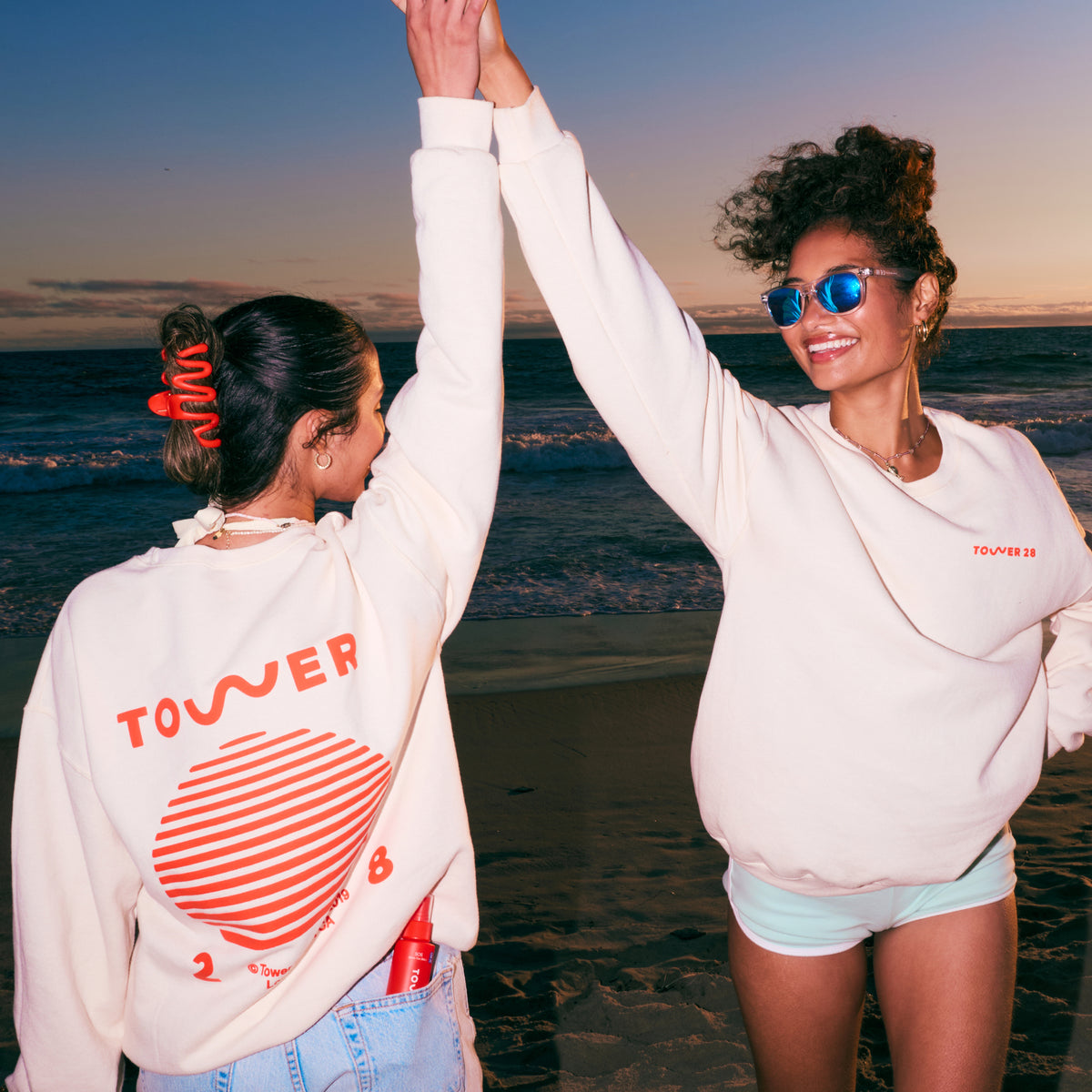 [Shared]  Crewneck Lifestyle Image 3